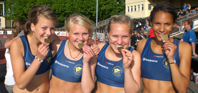 Stafett-SM 2008: IK Hakarpspojkarnas bronslag på F17 1000m Ellen Wikström, Olivia Danell, Frida Simfors och Rebecca Moyo.