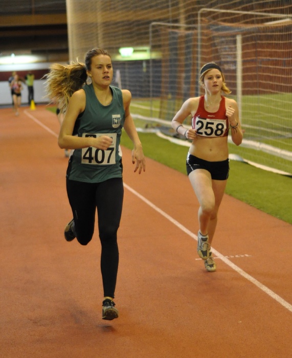 F14 600m Matilda Andersson, hus FIK och Fanny Holgersson, FIF Gnistan